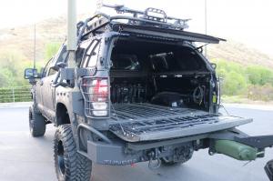 Toyota Tundra CrewMax 4x4 Zombie Apocalypse 2013 года 